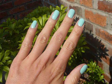 Essie Gel Nail Polish Mint Candy Apple #702G